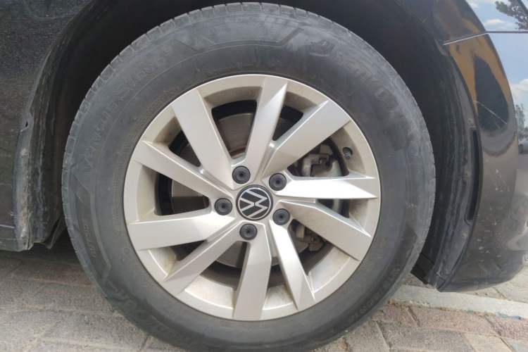 Used Volkswagen Passat 2022 280TSI Business Edition Right Front Wheel Hub