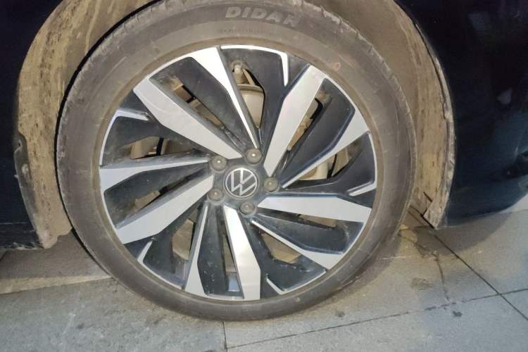 Used Volkswagen Passat 2022 330TSI Elite Edition Right Front Wheel Hub