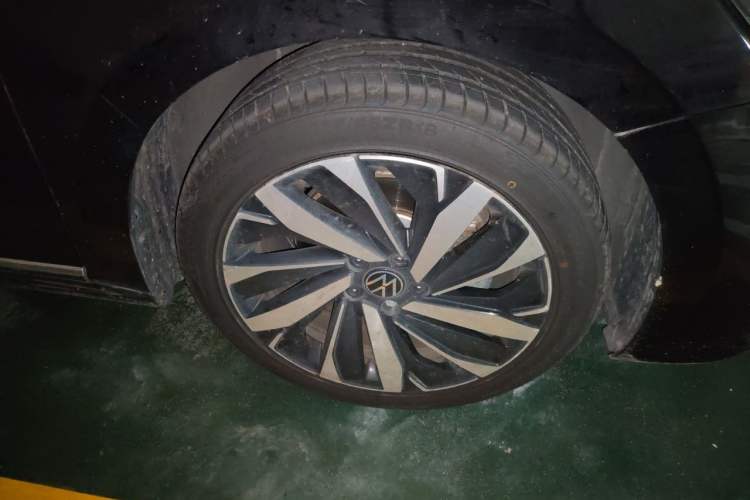 Used Volkswagen Passat 2022 330TSI Starry Elite Edition Right Front Wheel Hub