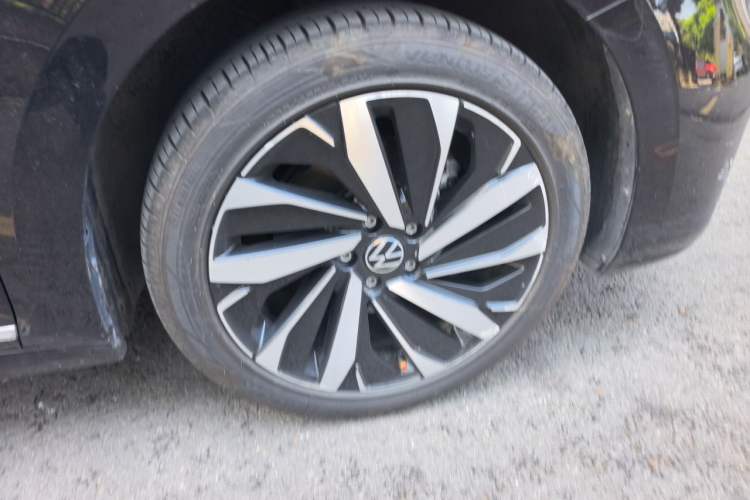Used Volkswagen Passat 2022 330TSI Starry Elite Edition Right Front Wheel Hub