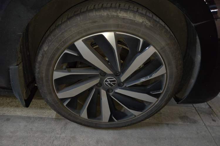 Used Volkswagen Passat 2022 330TSI Starry Elite Edition Right Front Wheel Hub