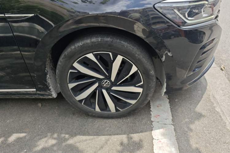 Used Volkswagen Passat 2022 330TSI Luxury Edition Right Front Wheel Hub