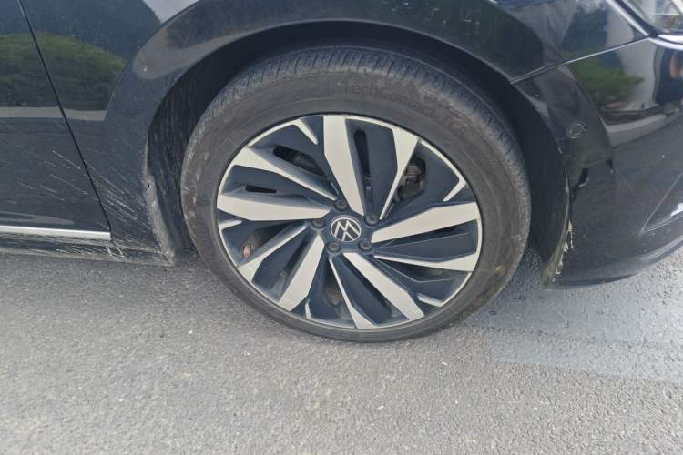 Used Volkswagen Passat 2022 330TSI Luxury Edition Right Front Wheel Hub
