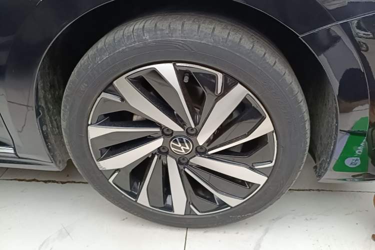 Used Volkswagen Passat 2022 330TSI Starry Elite Edition Right Front Wheel Hub