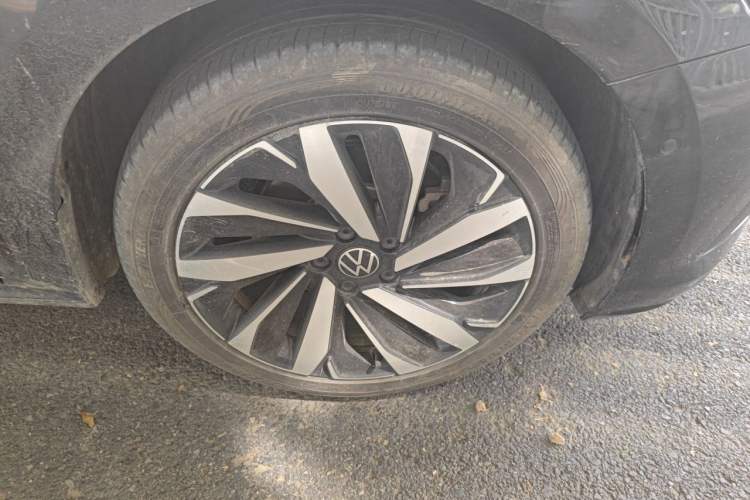 Used Volkswagen Passat 2022 330TSI Luxury Edition Right Front Wheel Hub