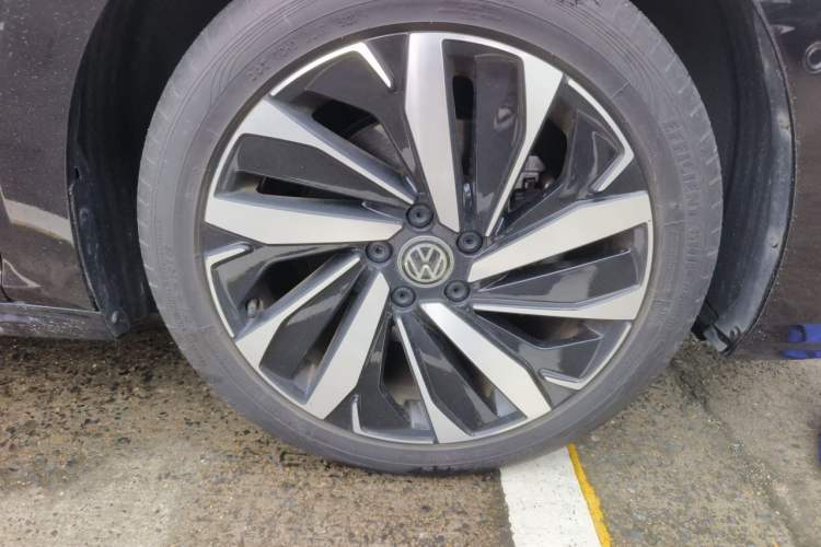 Used Volkswagen Passat 2022 330TSI Starry Luxury Edition Right Front Wheel Hub