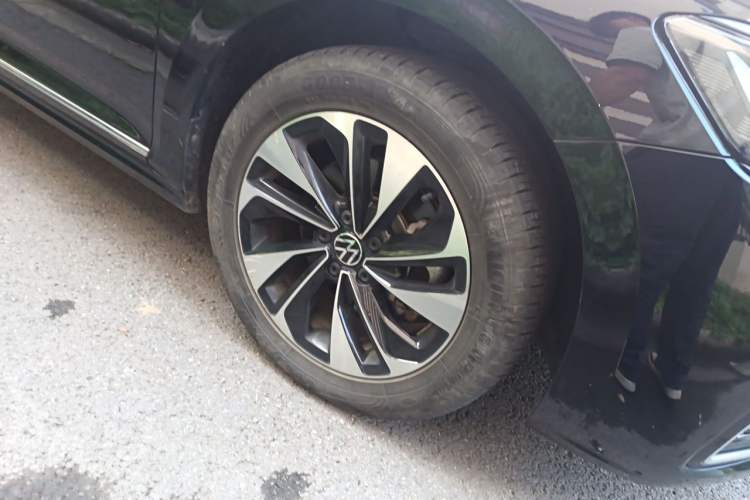 Used Volkswagen Passat 2022 330TSI Elite Edition Right Front Wheel Hub