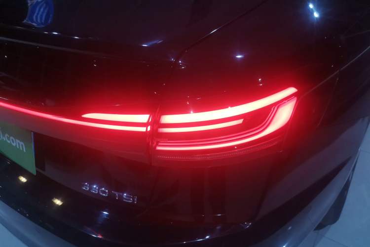 Used Volkswagen Passat 2022 330TSI Starry Luxury Edition – Exclusive Special Edition Right Rear Taillight