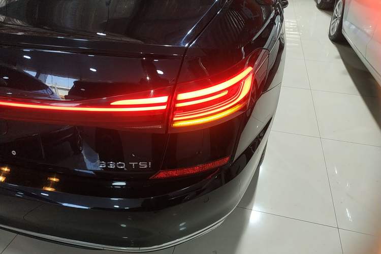 Used Volkswagen Passat 2022 330TSI Luxury Edition Right Rear Taillight