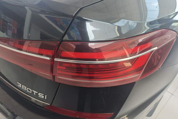 Used Volkswagen Passat 2022 330TSI Luxury Edition Right Rear Taillight