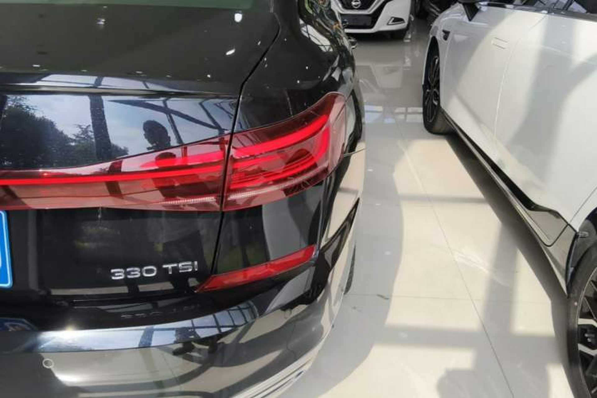 Used Volkswagen Passat 2022 330TSI Starry Luxury Edition – Exclusive Special Edition Right Rear Taillight