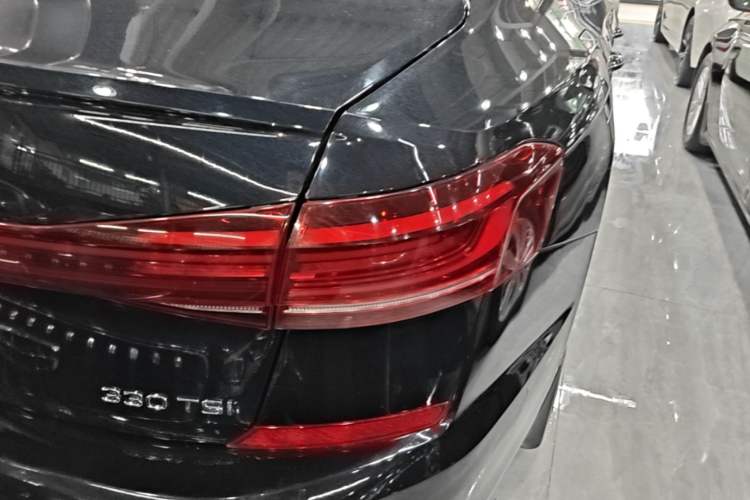 Used Volkswagen Passat 2022 330TSI Starry Luxury Edition Right Rear Taillight