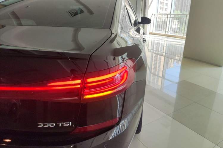 Used Volkswagen Passat 2022 330TSI Starry Luxury Edition – Exclusive Special Edition Right Rear Taillight