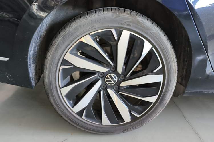 Used Volkswagen Passat 2022 330TSI Starry Elite Edition Right Rear Wheel Hub