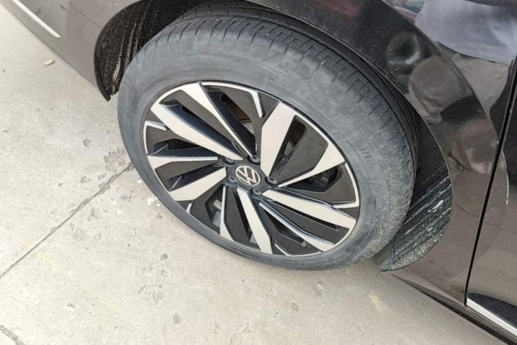 Used Volkswagen Passat 2022 330TSI Starry Elite Edition Right Rear Wheel Hub