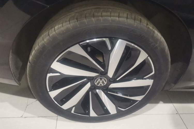 Used Volkswagen Passat 2022 330TSI Starry Luxury Edition – Exclusive Special Edition Right Rear Wheel Hub