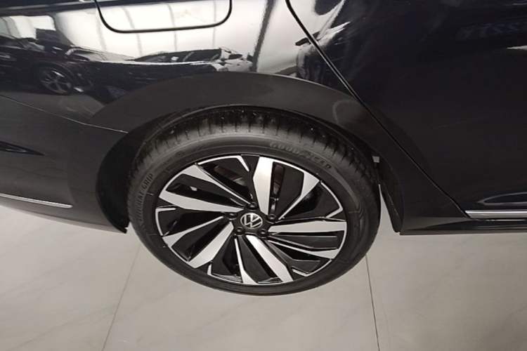 Used Volkswagen Passat 2022 330TSI Starry Elite Edition Right Rear Wheel Hub