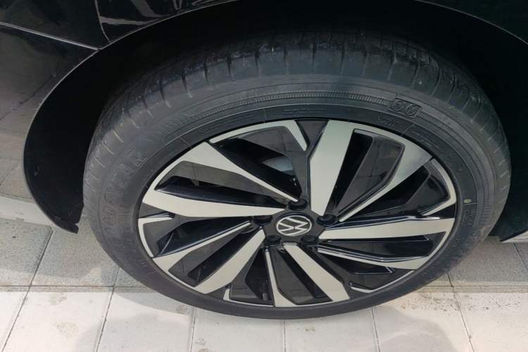 Used Volkswagen Passat 2022 330TSI Luxury Edition Right Rear Wheel Hub