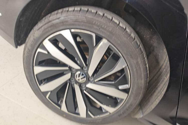 Used Volkswagen Passat 2022 330TSI Starry Luxury Edition Right Rear Wheel Hub