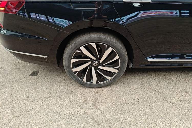 Used Volkswagen Passat 2022 330TSI Starry Elite Edition Right Rear Wheel Hub