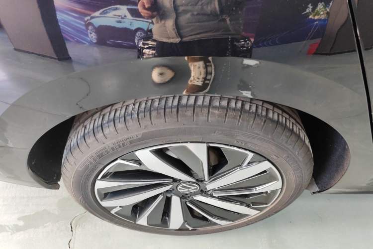 Used Volkswagen Passat 2022 330TSI Luxury Edition Right Rear Wheel Hub