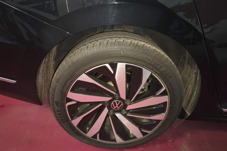 Used Volkswagen Passat 2022 330TSI Elite Edition Custom Version Right Rear Wheel Hub