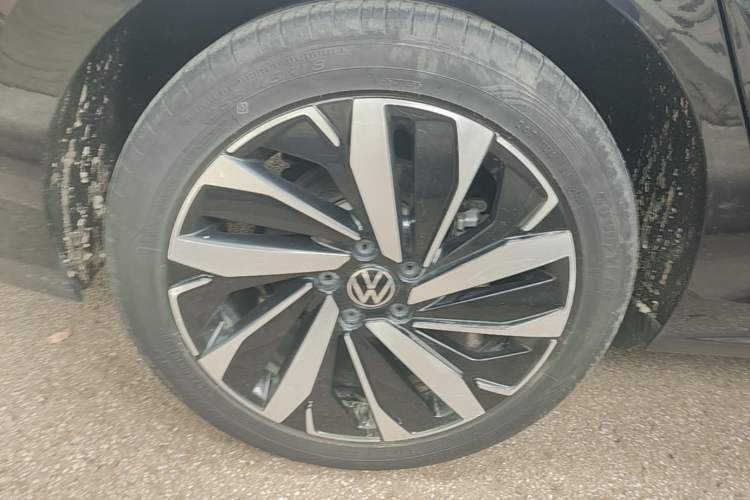 Used Volkswagen Passat 2022 330TSI Elite Edition Custom Version Right Rear Wheel Hub