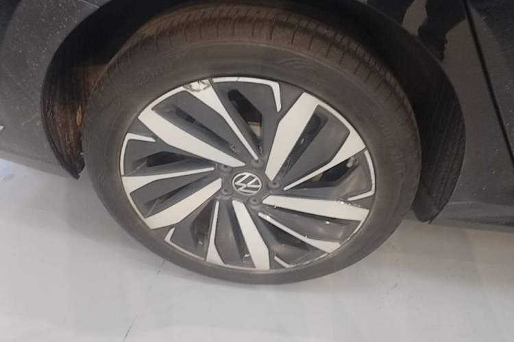 Used Volkswagen Passat 2022 330TSI Starry Luxury Edition Right Rear Wheel Hub