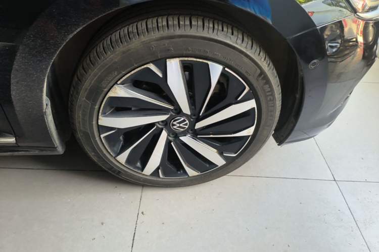 Used Volkswagen Passat 2022 330TSI Luxury Edition Right Rear Wheel Hub