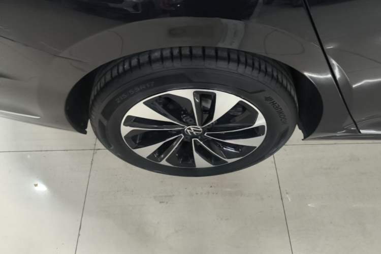 Used Volkswagen Passat 2022 330TSI Starry Elite Edition Right Rear Wheel Hub