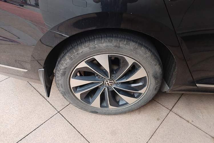 Used Volkswagen Passat 2022 280TSI Elite Edition Right Rear Wheel Hub