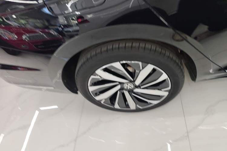 Used Volkswagen Passat 2022 330TSI Luxury Edition Custom Version Right Rear Wheel Hub