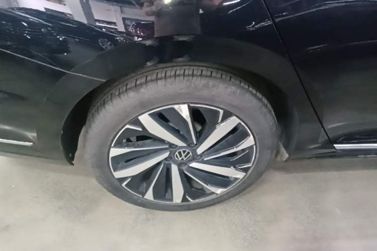 Used Volkswagen Passat 2022 330TSI Luxury Edition Right Rear Wheel Hub