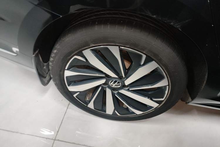Used Volkswagen Passat 2022 330TSI Elite Edition Right Rear Wheel Hub
