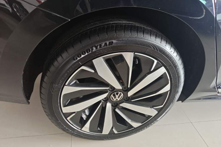 Used Volkswagen Passat 2022 330TSI Luxury Edition Right Rear Wheel Hub