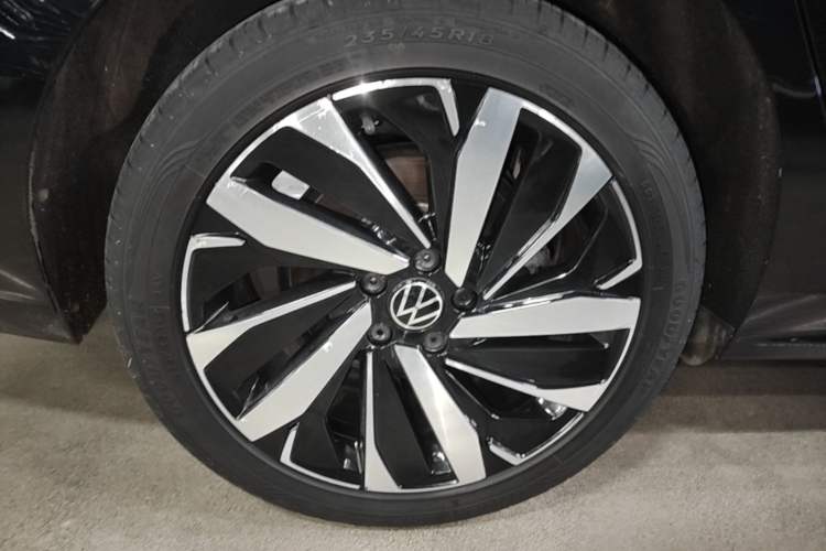 Used Volkswagen Passat 2022 330TSI Starry Luxury Edition Right Rear Wheel Hub