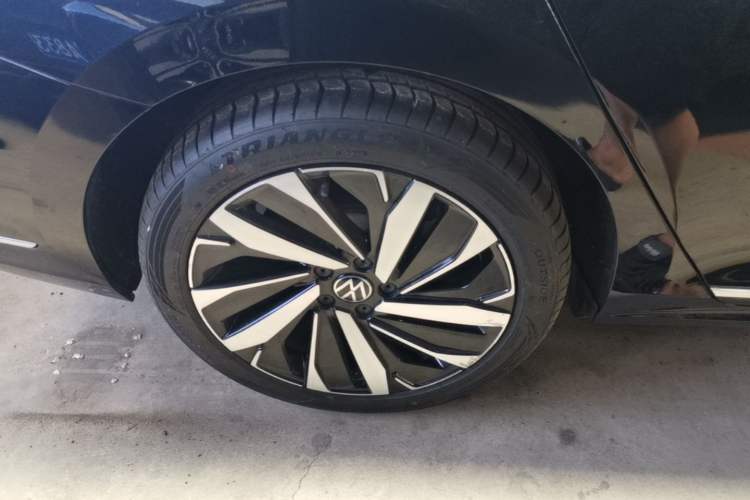 Used Volkswagen Passat 2022 330TSI Elite Edition Right Rear Wheel Hub