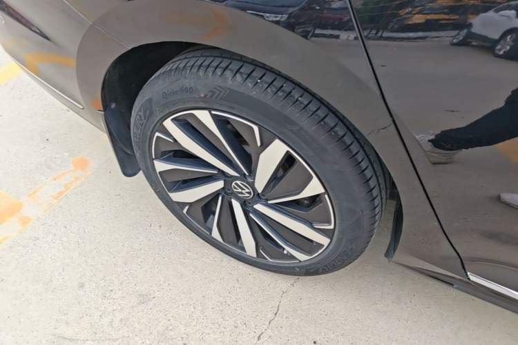 Used Volkswagen Passat 2022 330TSI Elite Edition Right Rear Wheel Hub