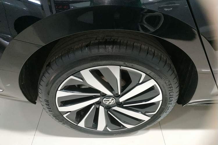 Used Volkswagen Passat 2022 330TSI Luxury Edition Right Rear Wheel Hub