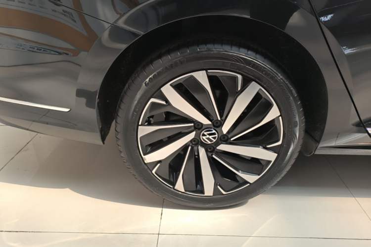 Used Volkswagen Passat 2022 330TSI Starry Luxury Edition Right Rear Wheel Hub