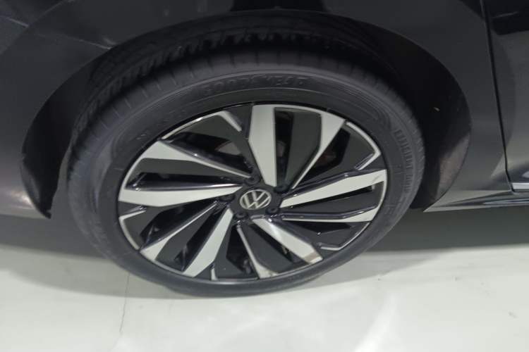 Used Volkswagen Passat 2022 330TSI Starry Elite Edition Right Rear Wheel Hub