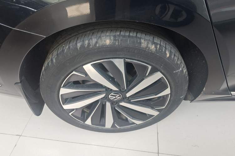 Used Volkswagen Passat 2022 330TSI Luxury Edition Right Rear Wheel Hub