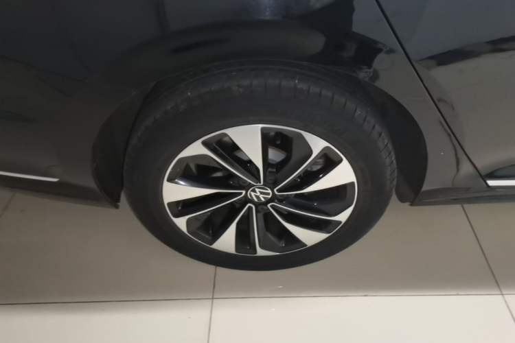 Used Volkswagen Passat 2022 280TSI Elite Edition Right Rear Wheel Hub