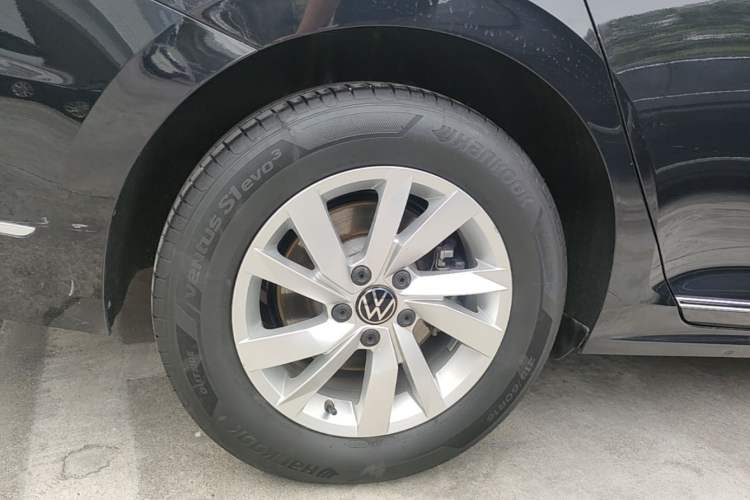 Used Volkswagen Passat 2022 280TSI Business Edition Right Rear Wheel Hub