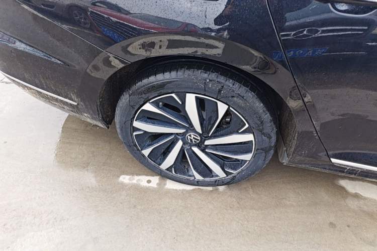 Used Volkswagen Passat 2022 330TSI Luxury Edition Right Rear Wheel Hub