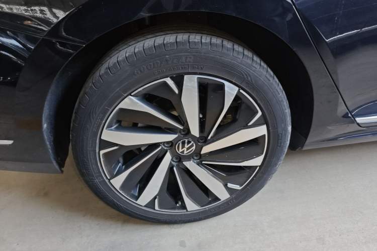 Used Volkswagen Passat 2022 330TSI Starry Luxury Edition Right Rear Wheel Hub