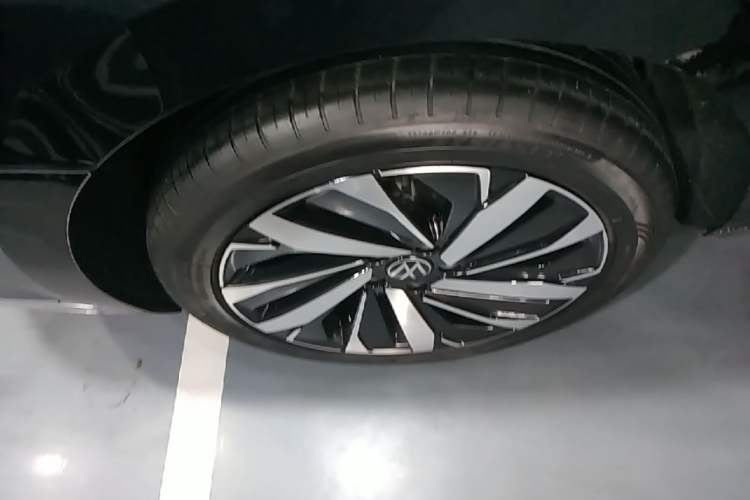 Used Volkswagen Passat 2022 330TSI Starry Luxury Edition Right Rear Wheel Hub