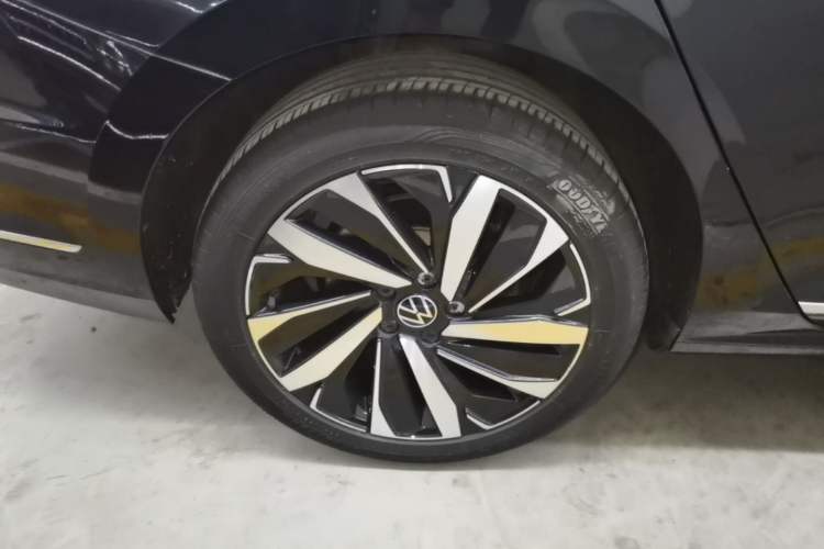 Used Volkswagen Passat 2022 330TSI Starry Luxury Edition Right Rear Wheel Hub