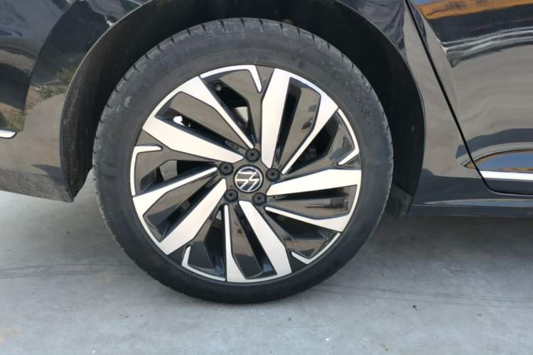 Used Volkswagen Passat 2022 330TSI Starry Elite Edition Right Rear Wheel Hub