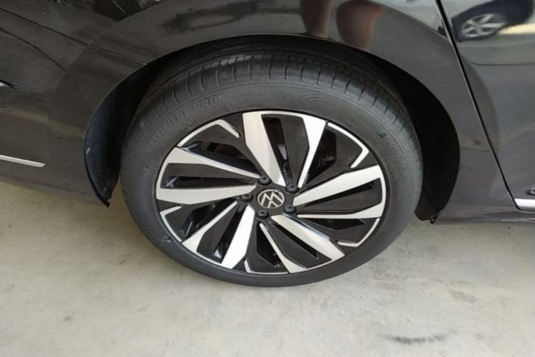 Used Volkswagen Passat 2022 330TSI Elite Edition Right Rear Wheel Hub